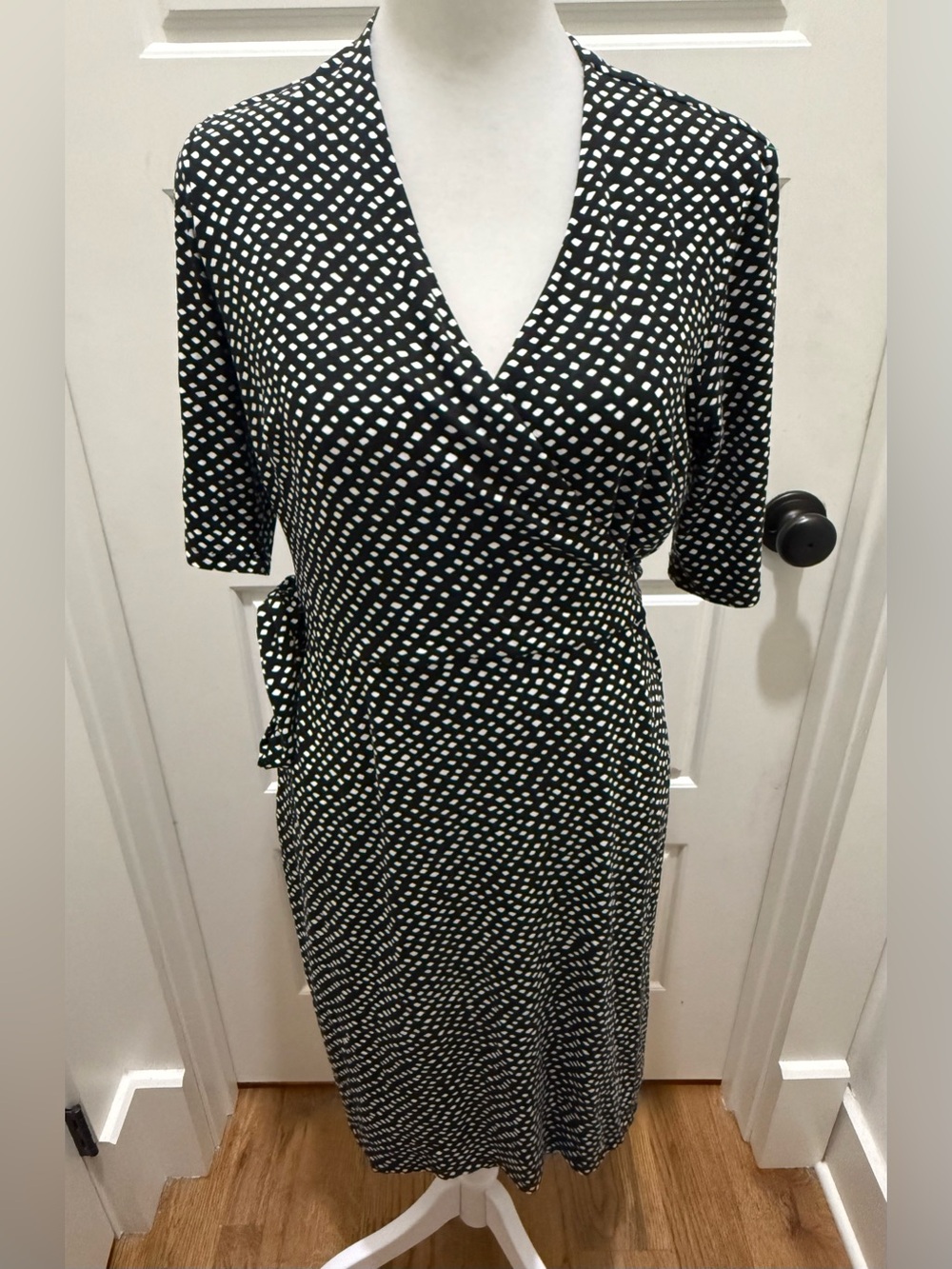 Hobbs London. Black & White wrap Dress. Size 8.